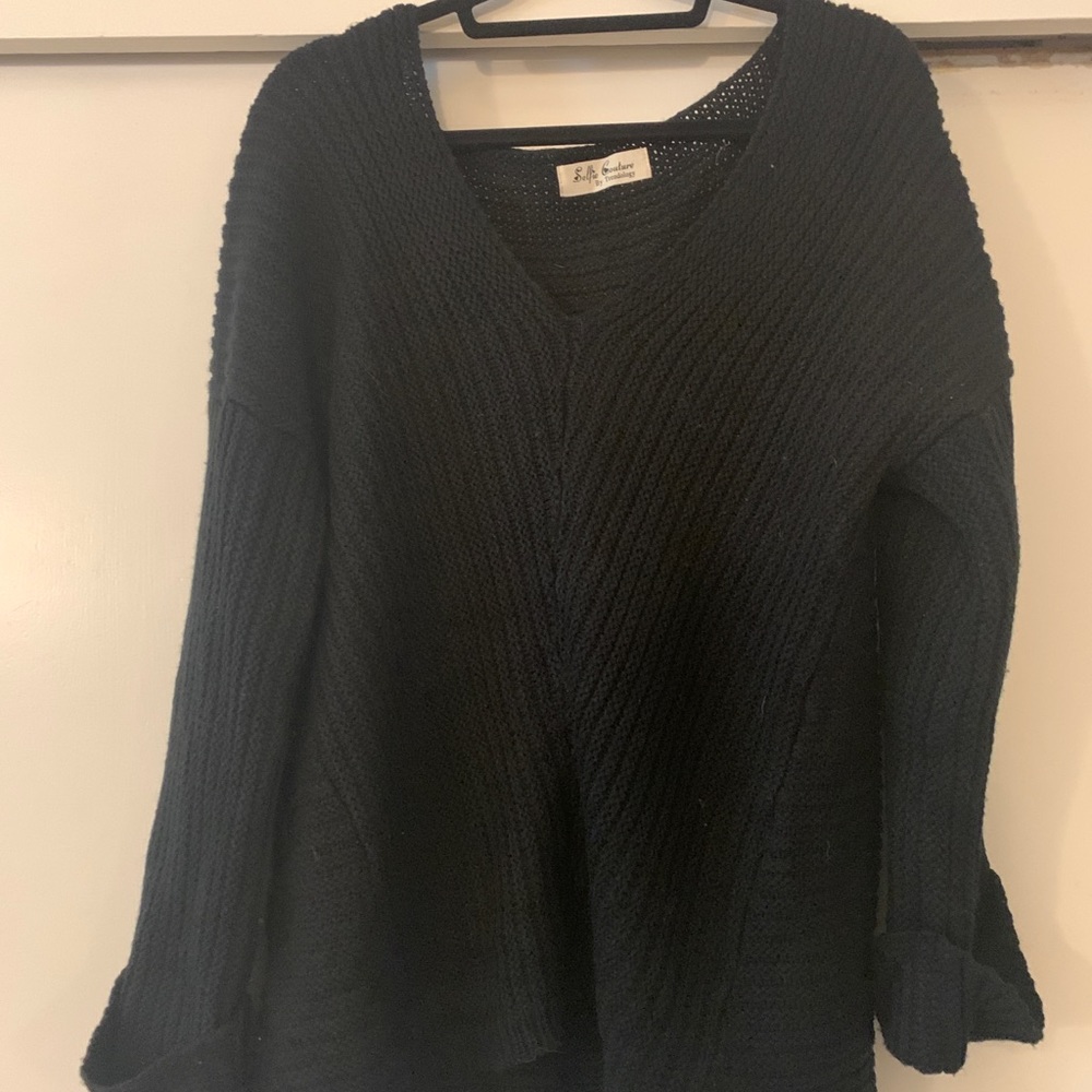 Chunky black sweater, wide sleeves